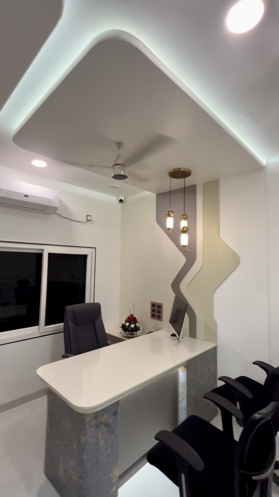Modern consultation cabin with designer ceiling